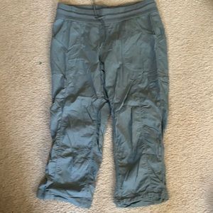 Women’s North Face capris.